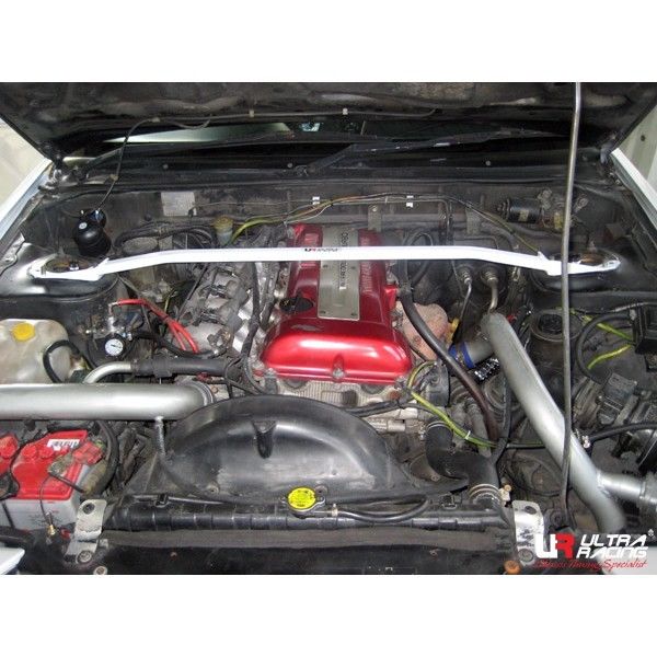 Barra de torretas frontal – Nissan S14/S15 94-02 (Ultra Racing)